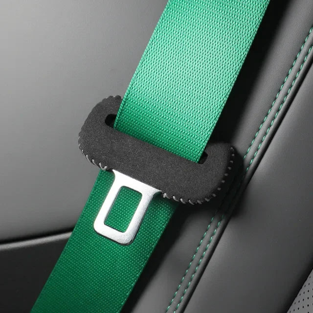 🏷️Couvre-boucle de ceinture de sécurité en daim – Accessoire intérieur auto anti-rayure | Universel, 5 coloris
